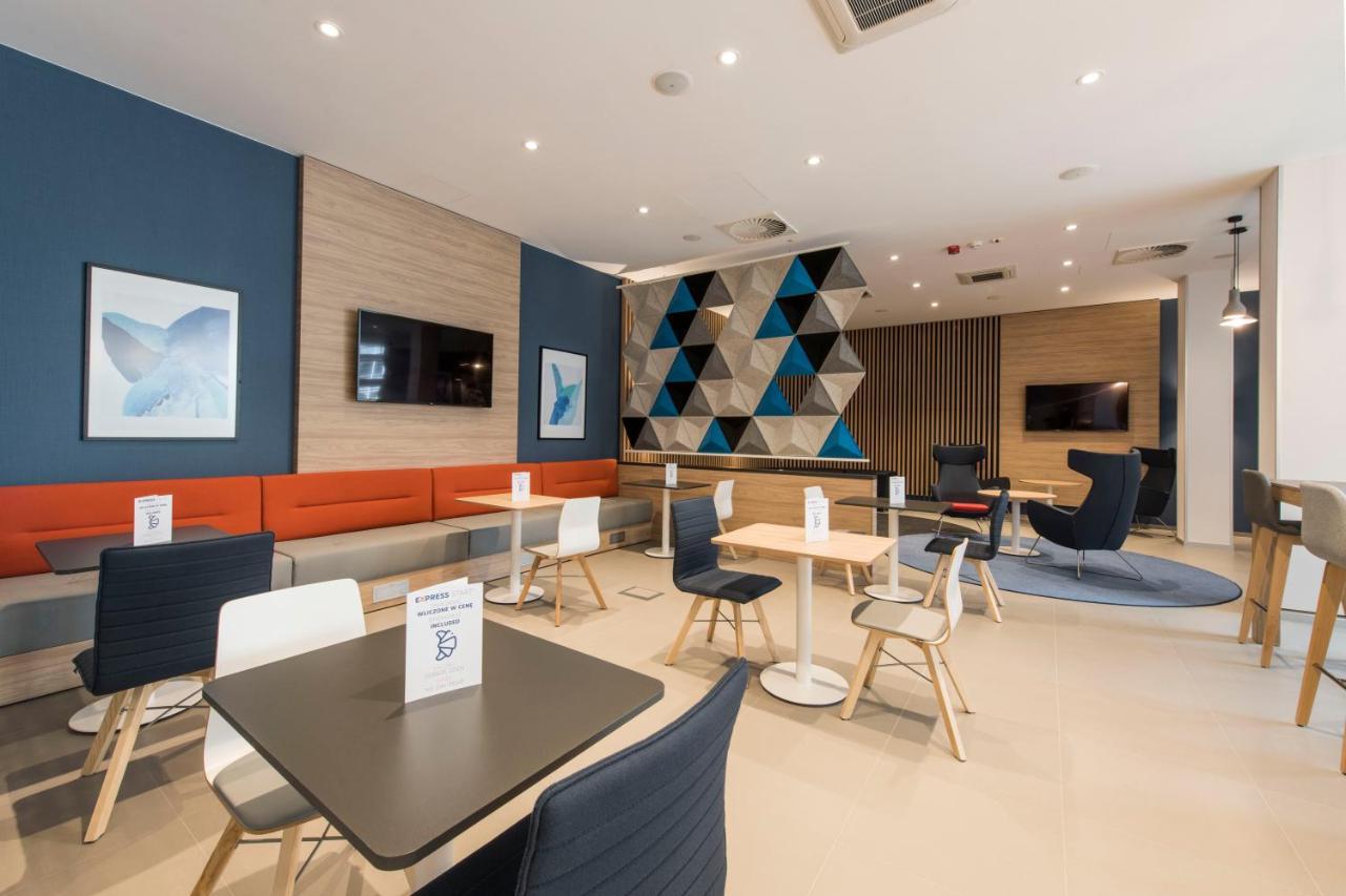 Holiday Inn Express Warsaw - Mokotow By Ihg Buitenkant foto