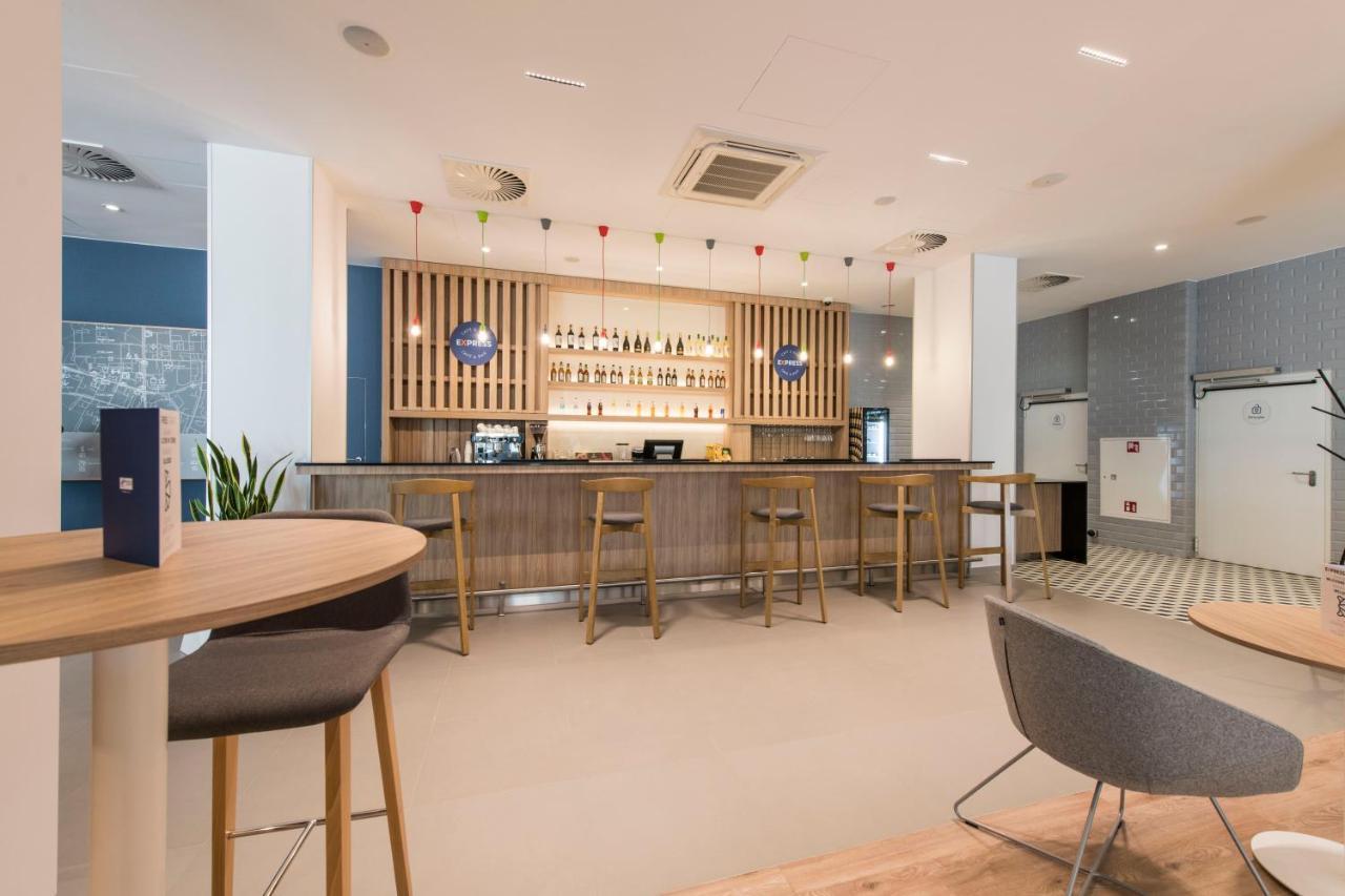 Holiday Inn Express Warsaw - Mokotow By Ihg Buitenkant foto