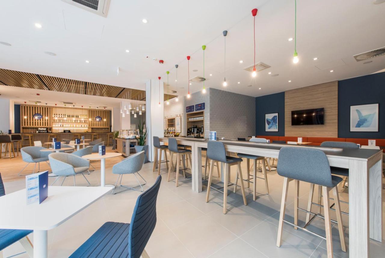 Holiday Inn Express Warsaw - Mokotow By Ihg Buitenkant foto