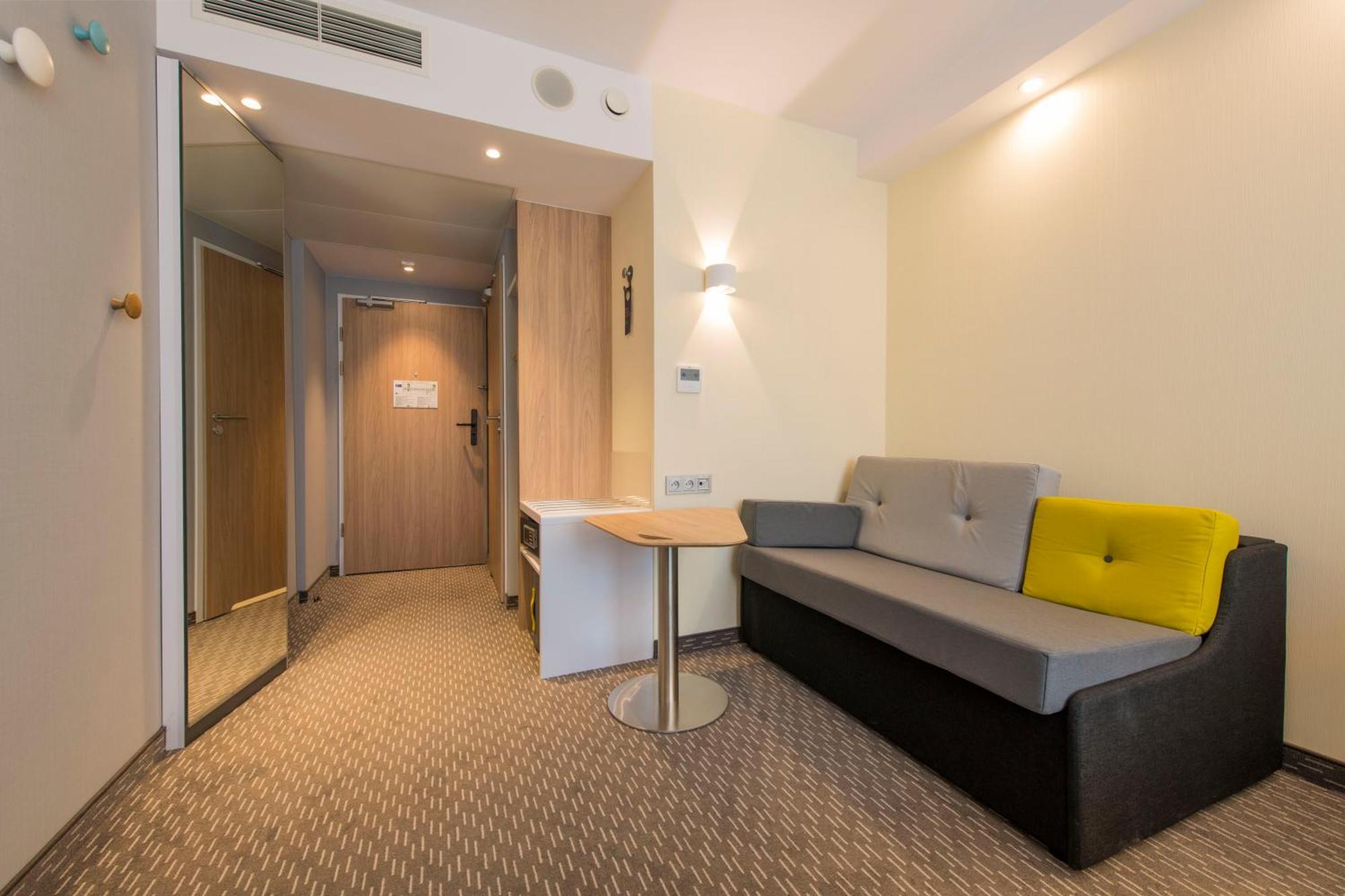 Holiday Inn Express Warsaw - Mokotow By Ihg Buitenkant foto